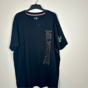 NWT- FISLL Milwaukee Bucks NBA-Graphic Men's T-Shirt- 3XL
